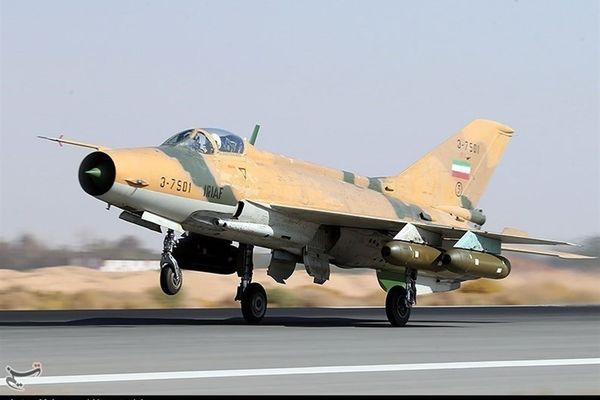 مقتل طيارين في تحطم مقاتلة إيرانية قرب أصفهان.. والجيش الإيراني: "خلل فني"