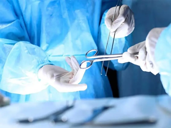 وزیر کشور: اگر جراحی زیبایی باعث تغییر چهره شود مدارک هویتی هم باید تعویض شود