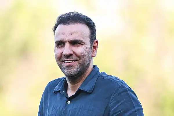 محسن خلیلی پس از برکناری افشین پیروانی به دلیل سفر به آمریکا، سرپرست پرسپولیس شد