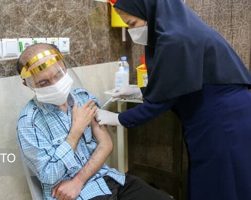 معاون استاندار قم: ضعف اعتماد عمومی و دوگانه طب سنتی و نوین موجب استقبال کم از واکسن شده