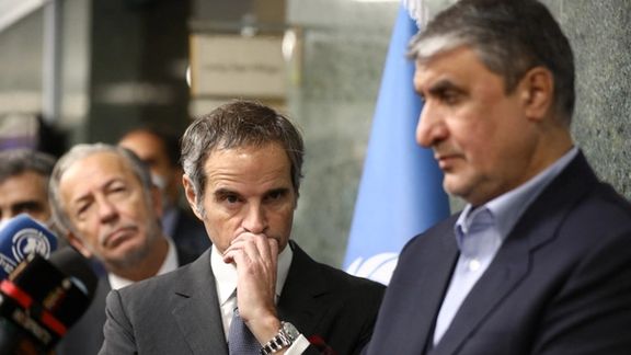 Mohammad Eslami (R) with Rafael Grossi in Tehran on March 3, 2022