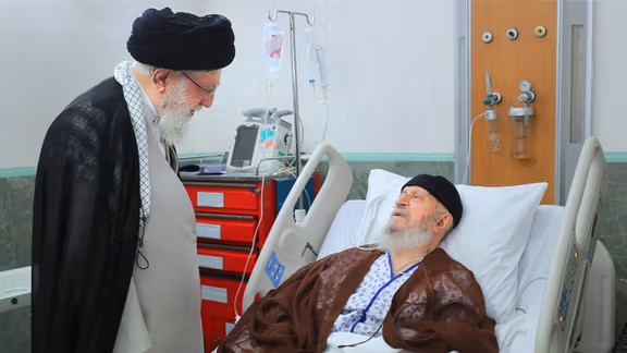 واکنش مکارم شیرازی به سخنان ترامپ: ما به خامنهای حساسیم