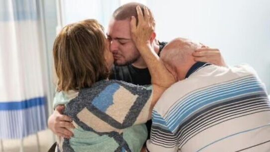 پدر الموگ مئیر، گروگان اسرائیلی، ساعاتی قبل از نجات فرزندش جان باخت