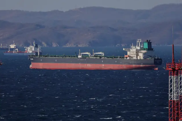 ترامب يسعى لتقليص صادرات إيران النفطية إلى الصين.. وبكين: التعاون "شفاف وقانوني"