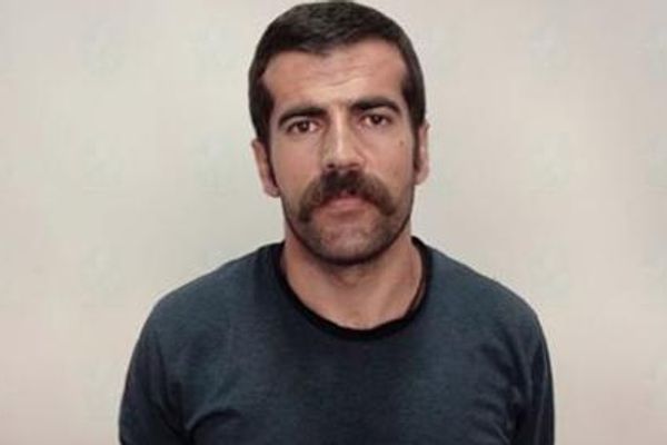 القضاء الإيراني يخطر السجين السياسي الكردي شاكر بهروزي رسميا بحكم الإعدام