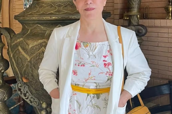 إطلاق سراح نسرين روشن السجينة الإيرانية البريطانية المزدوجة من سجن إيفين بعد 550 يومًا