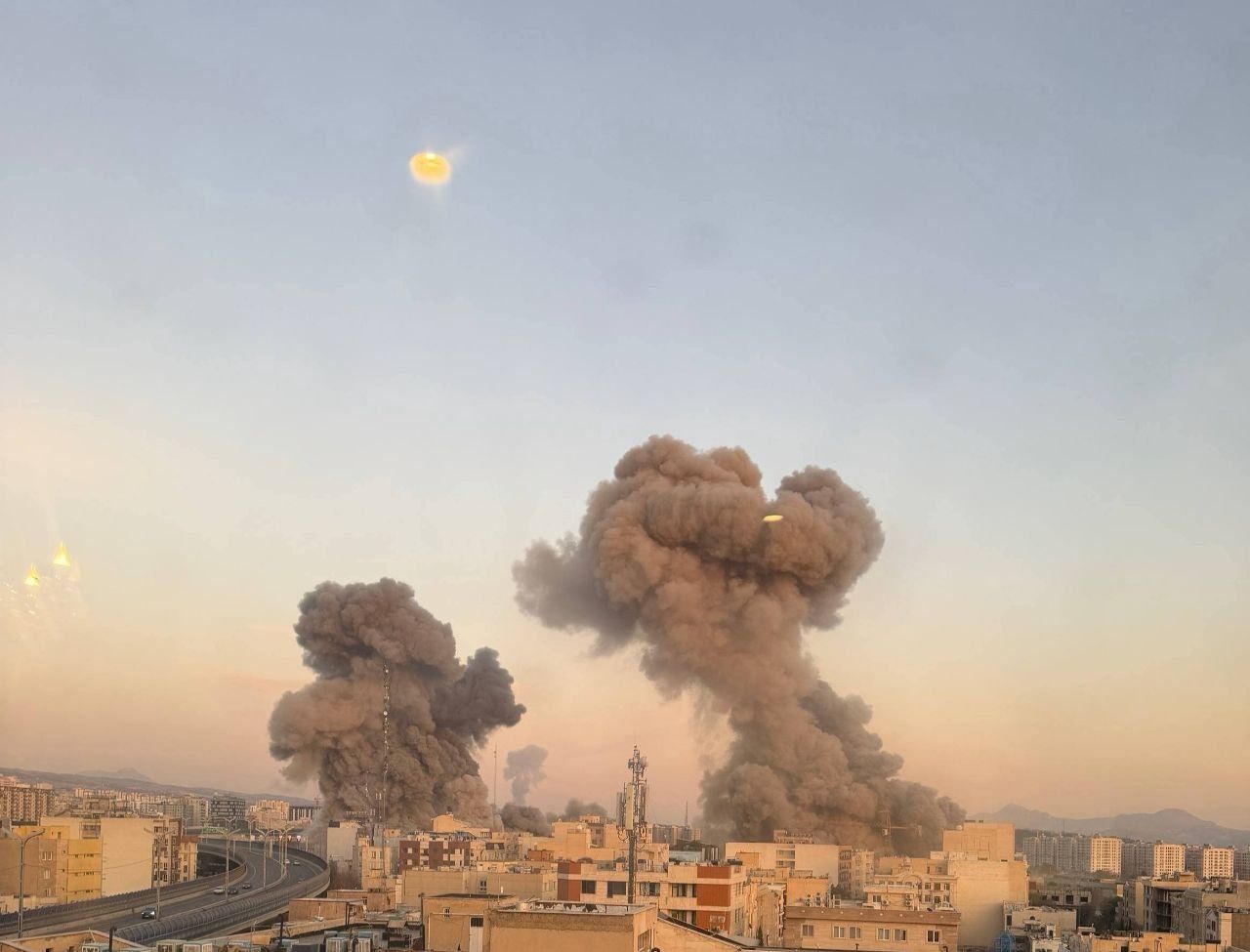 ادامه حملات به پایتخت در عصر دوشنبه؛ در مناطقی از تهران و شهرری انفجارهایی رخ داد