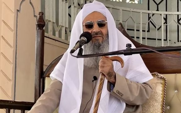 مولوی عبدالحمید: جابهجایی وزرا و برقراری ارتباط با کشورهای منطقه مشکل ایران را حل نمیکند