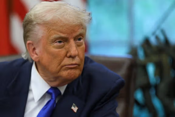 ترامپ: در پاسخ به سرکوب در ایران گزینههای نظامی را هم بررسی میکنم