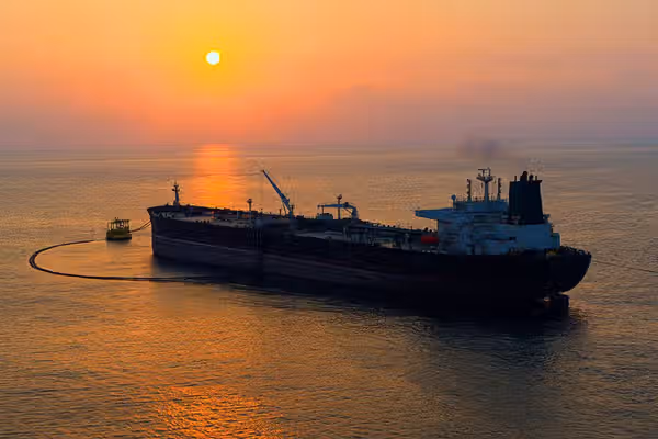 US blockade targets Iran oil boom amid regional disruption
