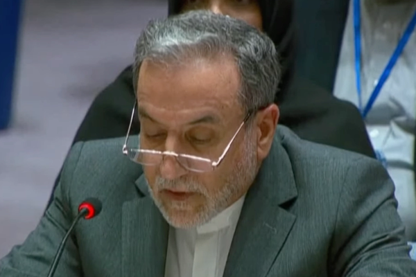 وزير خارجية إيران:ستحدث كارثة غير مسبوقة وشاملة في المنطقة إذا لم تتم السيطرة على الوضع