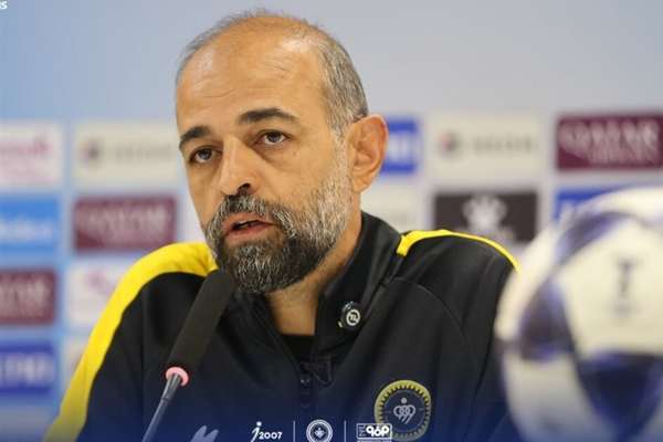نویدکیا، سرمربی سپاهان: باید مضاعف تلاش کنیم تا باخت به الحسین را جبران کنیم
