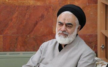 خطيب جمعة أصفهان: بسقوط سوريا تقلصت حلقات المقاومة