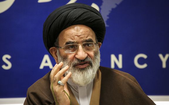 نماینده تهران: شرکتهای هواپیمایی فکری برای نماز خواندن مسافران در هواپیماها کنند