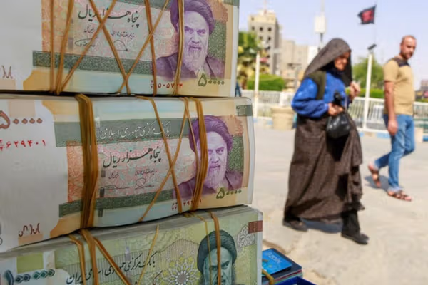 Iran faces new inflation pressure as dollar rate nears all-time high