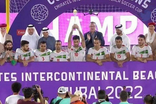 اتحاد الكرة الإيراني يهدد بمعاقبة لاعبين تضامنوا مع الاحتجاجات