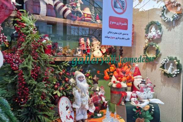ماموران عکسبرداری از مغازه در تهران را به دلیل فروش کالای کریسمس ممنوع کردند