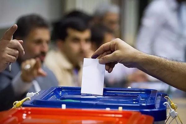 مع اقتراب الانتخابات البرلمانية في إيران.. تزايد دعوات المقاطعة وصراع على منصب المرشد