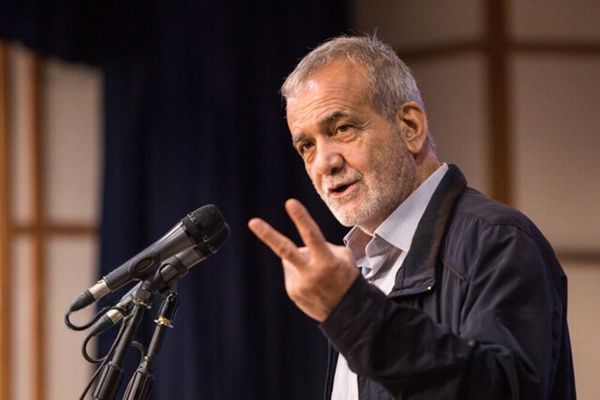 مسعود پزشکیان: با کمک روحانیون و امامان جماعت، آمریکا و اسرائیل هیچ غلطی نمیتوانند بکنند