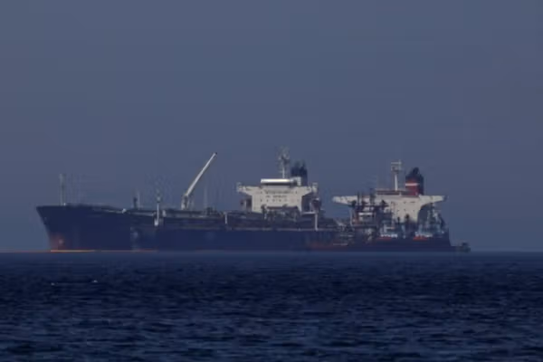 بلومبرگ: تهران خواستار ارتباط کشتیهای عبوری از تنگه هرمز با شرکتهای سپاه شد