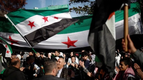 «پرچم استقلال» در سوریه جایگزین پرچم فعلی این کشور میشود