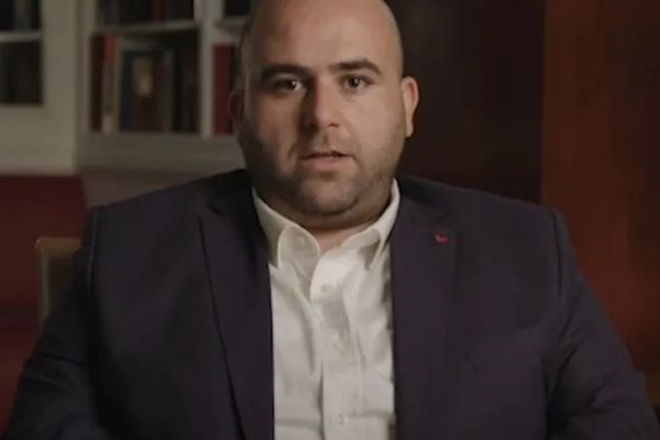 صحافي إيراني بمناسبة حصوله على جائزة "حرية التعبير": طهران تخشى الحقيقة وتحولها إلى جريمة