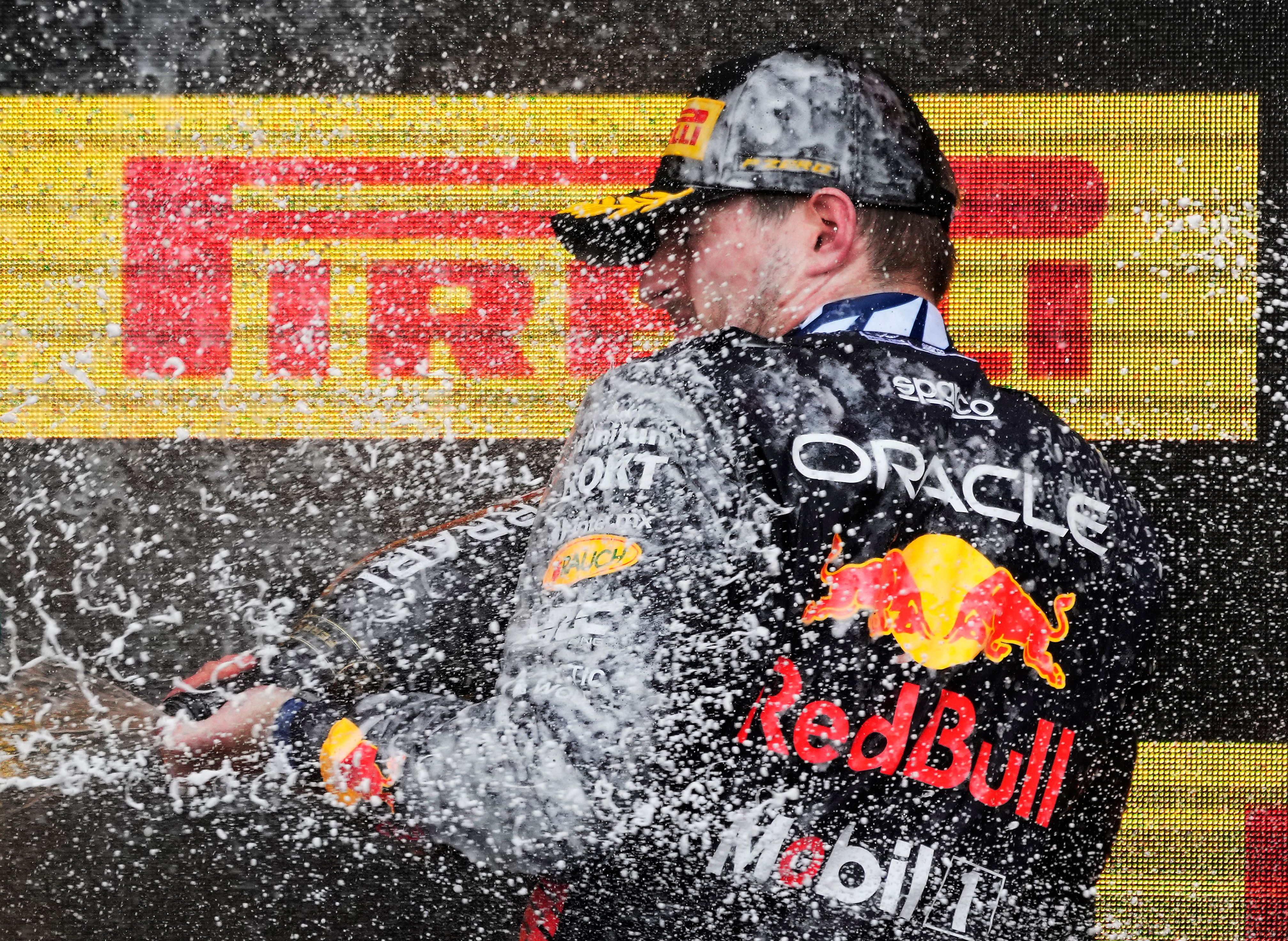 ششمین پیروزی فصل مدمکس، چهل و یکمین در فرمول یک و صدمین پیروزی ردبول همگی در کانادا!