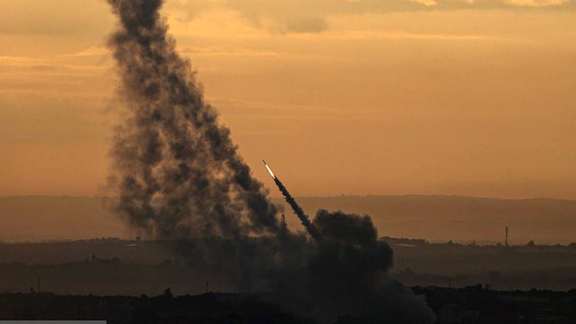 Hamas rockets being fired towards Israel on October 7, 2023