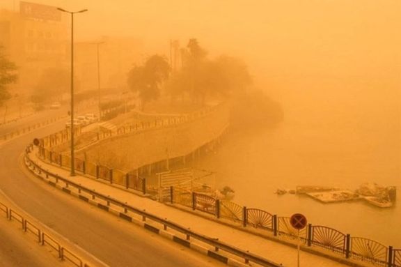 چهارده شهر خوزستان درگیر ریزگردها: آلودگی هوا چند شهر به ۲۵ برابر حد مجاز رسید