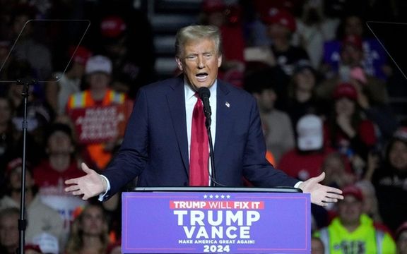 "وول ستريت جورنال": ترامب يدرس "شن ضربات جوية وقائية" لمنع إيران من امتلاك سلاح نووي