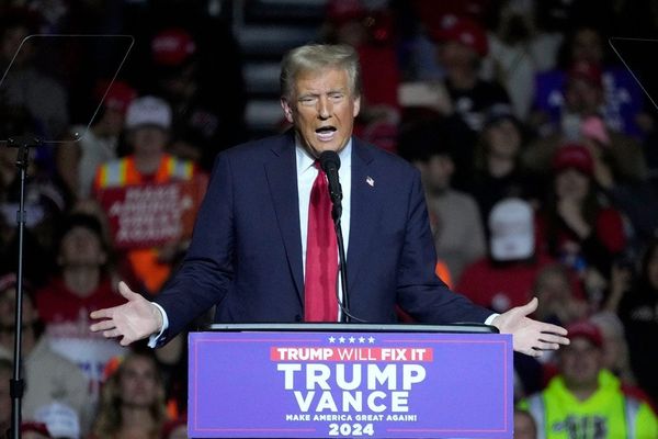 "وول ستريت جورنال": ترامب يدرس "شن ضربات جوية وقائية" لمنع إيران من امتلاك سلاح نووي