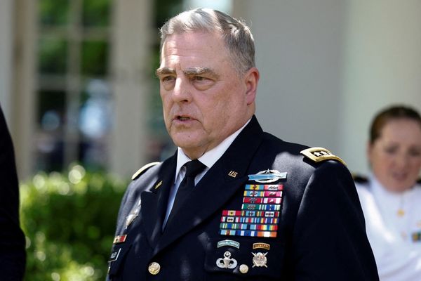 سيناتور ديمقراطي: ترامب عرّض الجنرال ميلي ومسؤولين آخرين لتهديدات إيران