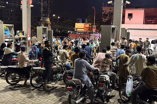 گزارش نیویورکتایمز از رقابت جنونآمیز و نابرابر کشورهای دارا و ندار برای خرید نفت