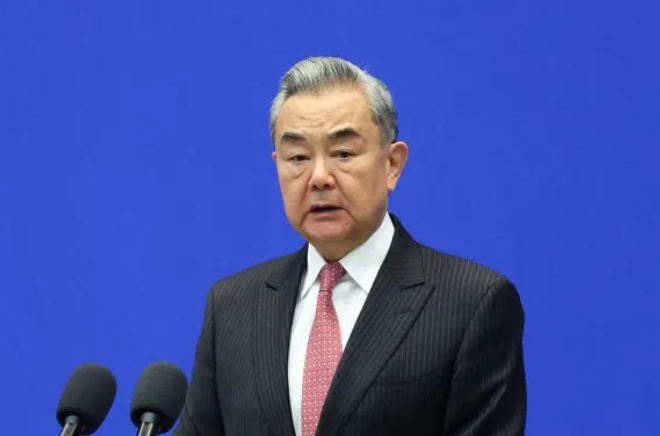 وزیر خارجه چین: آماده همکاری با روسیه برای کاهش تنش‌های خاورمیانه هستیم