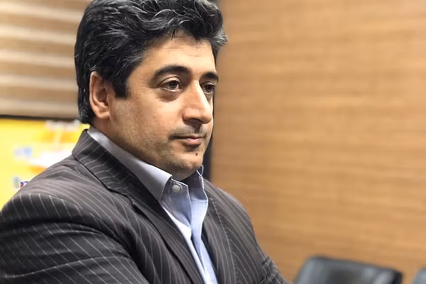 دو وکیل زندانی در اوین خواستار اعزام فوری طاهر نقوی، همکار زندانیشان به مراکز درمانی شدند