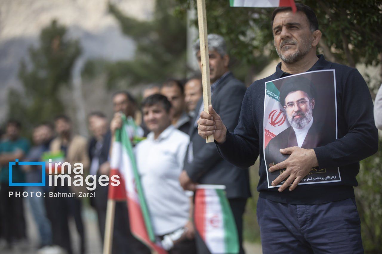 نماینده خامنه‌ای در سپاه: مجتبی خامنه‌ای به زیبایی مردم را رهبری می‌کند