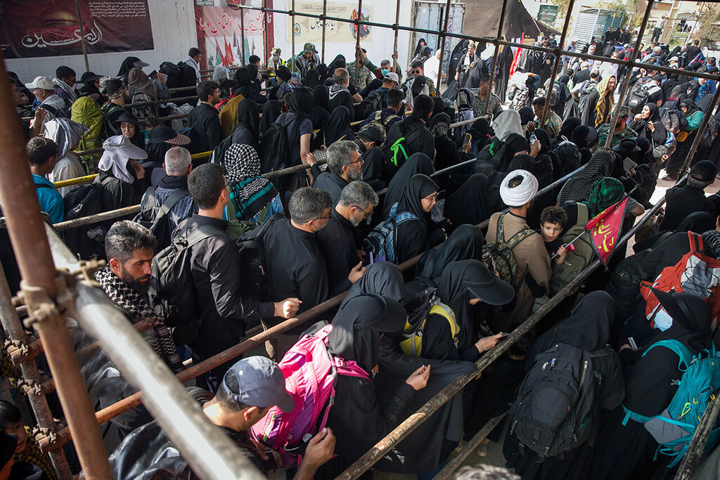 رغم الأزمة الاقتصادية.. النظام الإيراني يخصص 67.6 مليون دولار لدعم "زوار الأربعين" 