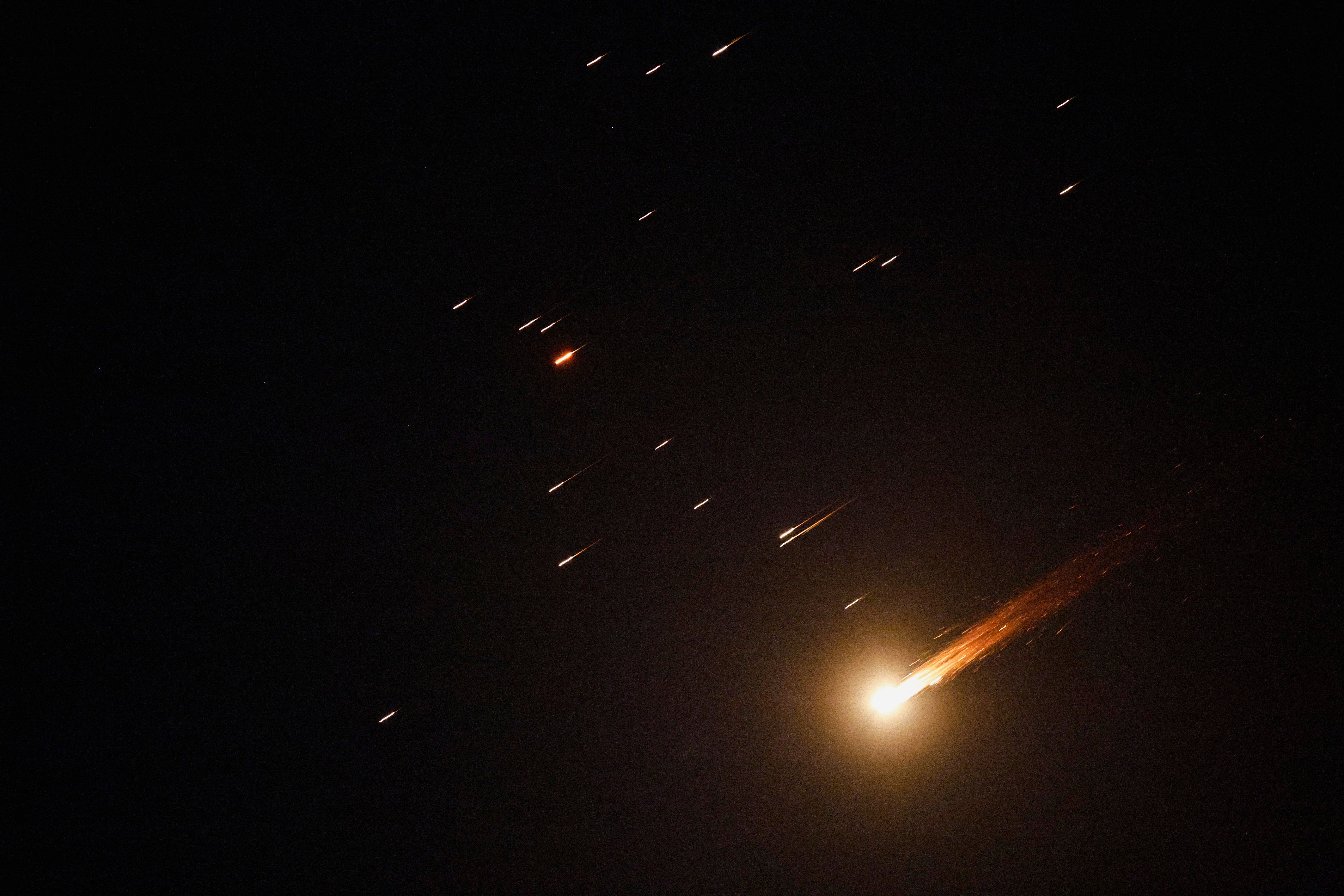 ادامه حملات جمهوری اسلامی؛ آتش‌سوزی در ابوظبی، زخمی شدن نیروهای آمریکایی در عربستان