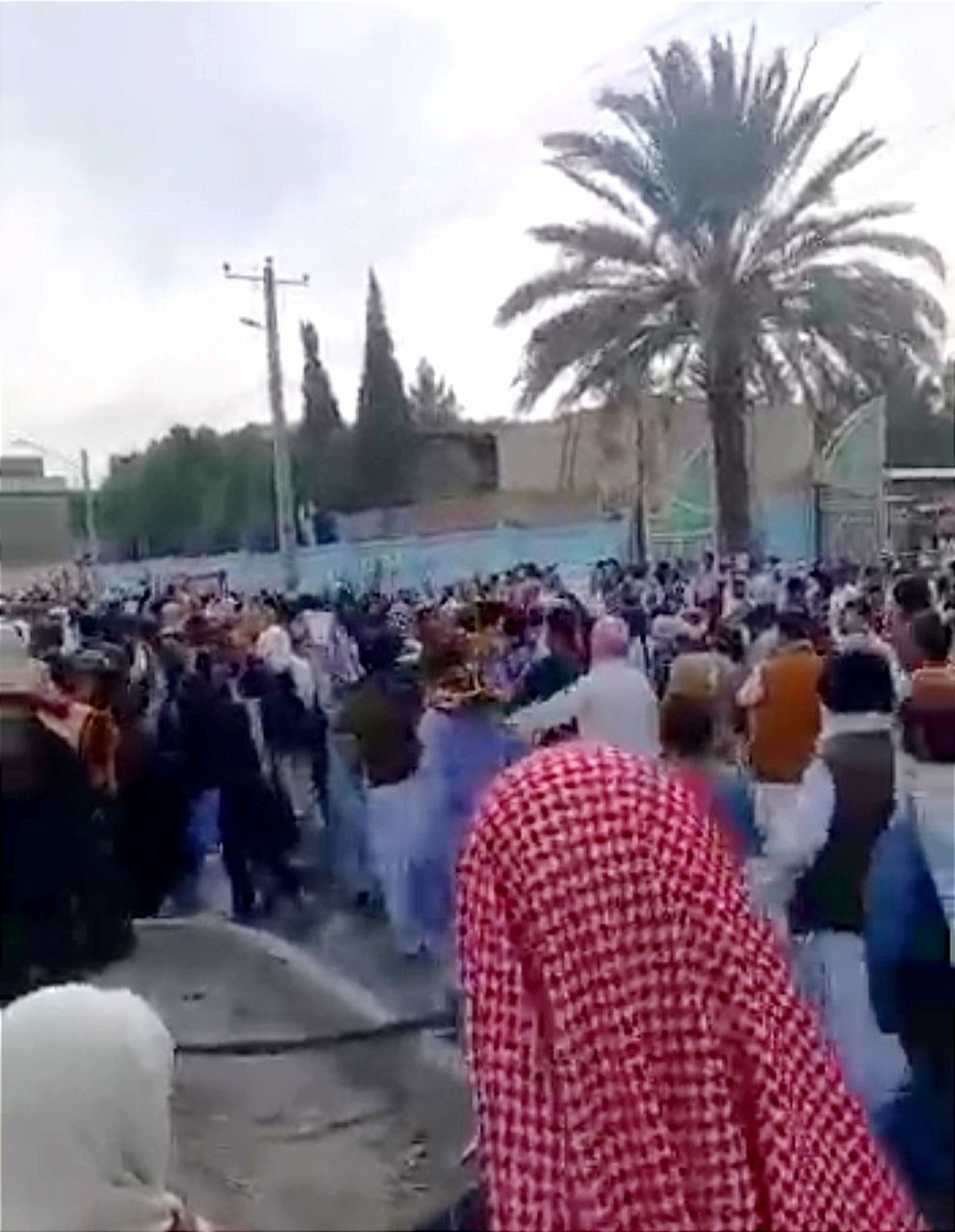 جمعة احتجاجات أخرى في بلوشستان.. المتظاهرون الإيرانيون في الشوارع.. وهتافات ضد خامنئي