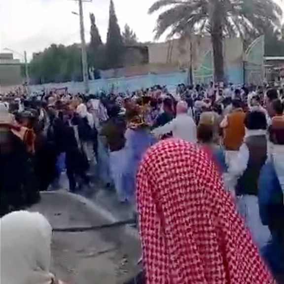جمعة احتجاجات أخرى في بلوشستان.. المتظاهرون الإيرانيون في الشوارع.. وهتافات ضد خامنئي