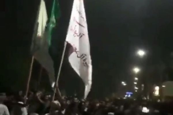 "القبائل العربية" في عبادان تحذر قوات الأمن الإيرانية من إطلاق النار على المتظاهرين