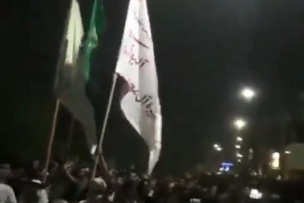 "القبائل العربية" في عبادان تحذر قوات الأمن الإيرانية من إطلاق النار على المتظاهرين