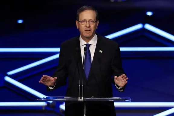 رئيس إسرائيل: المحتجون ضدنا لماذا لا ينددون بجرائم إيران؟