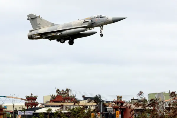 بزرگترین رزمایش نظامی تاریخ چین با استفاده از تسلیحات واقعی در اطراف تایوان برگزار شد
