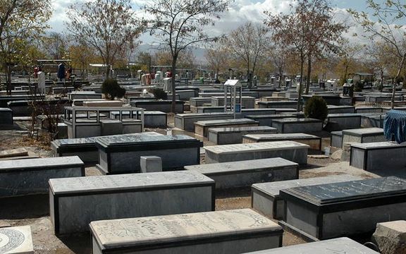 شورای فرهنگ عمومی شهرستان آستارا استفاده از تصاویر زنان در سنگ مزار را ممنوع کرد