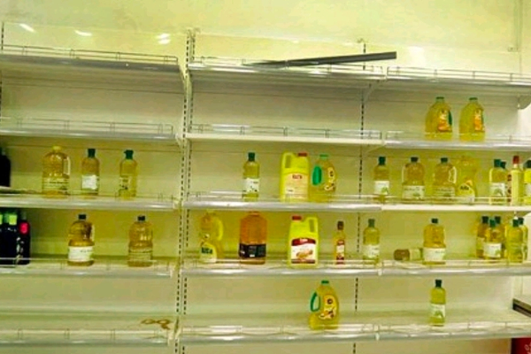 زيادة أسعار الزيت في إيران 4 أضعاف.. وبيع الإنتاج القديم بالسعر الجديد