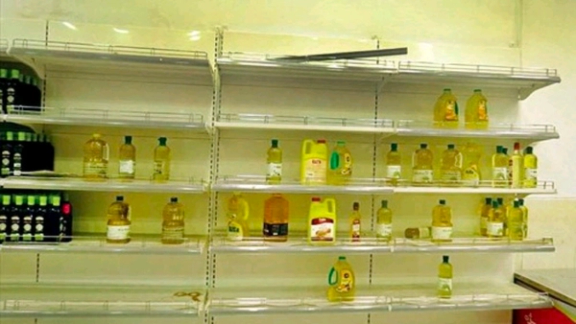 فروش کالاهای اساسی تولید قبل با قیمت جدید؛ کمبود کالا و چهار برابر شدن قیمت روغن