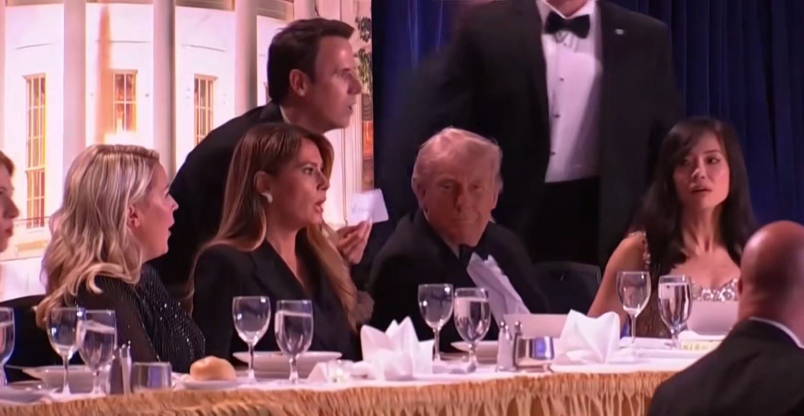 رسانه‌های آمریکا: در پی تیراندازی نزدیک ضیافت کاخ سفید، ترامپ و اعضای هیئت دولت سالم هستند