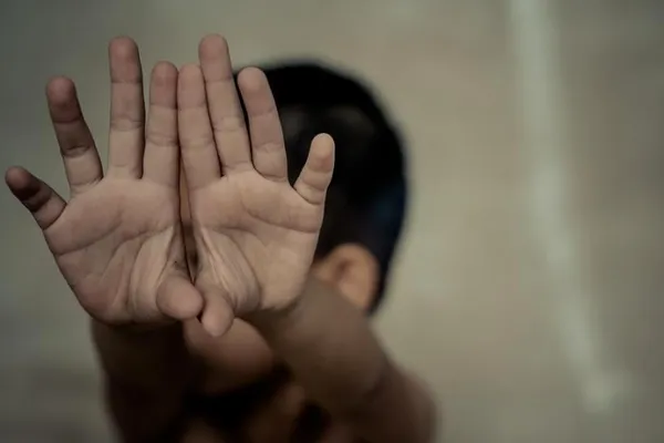 کودک ۴ ساله در بندرعباس بهدلیل آزار فیزیکی و ضرب و شتم شدید جان باخت