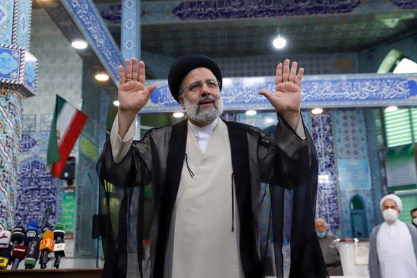 Raisi Tells Macron All Sanctions Must Be Removed For a Nuclear Deal